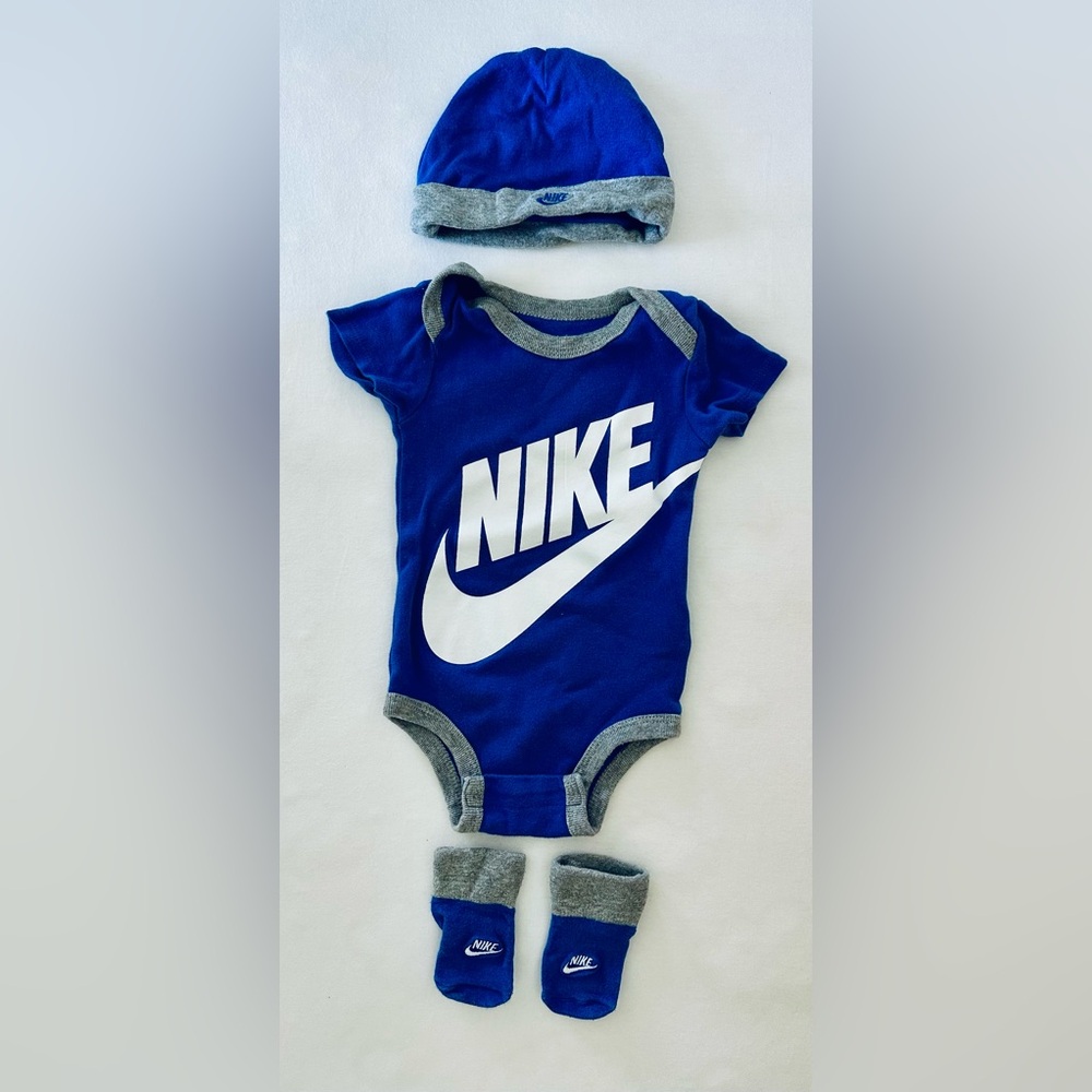 Nike Baby Bodysuit Hat Sock Matching Set 6-12 months